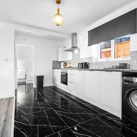 סמת'וויק Modern Apartment - Cradley Heath - Top Rated - Netflix - Wifi - 1Mh מראה חיצוני תמונה