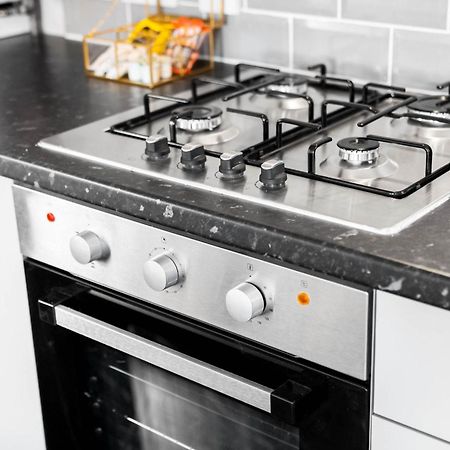 סמת'וויק Modern Apartment - Cradley Heath - Top Rated - Netflix - Wifi - 1Mh מראה חיצוני תמונה