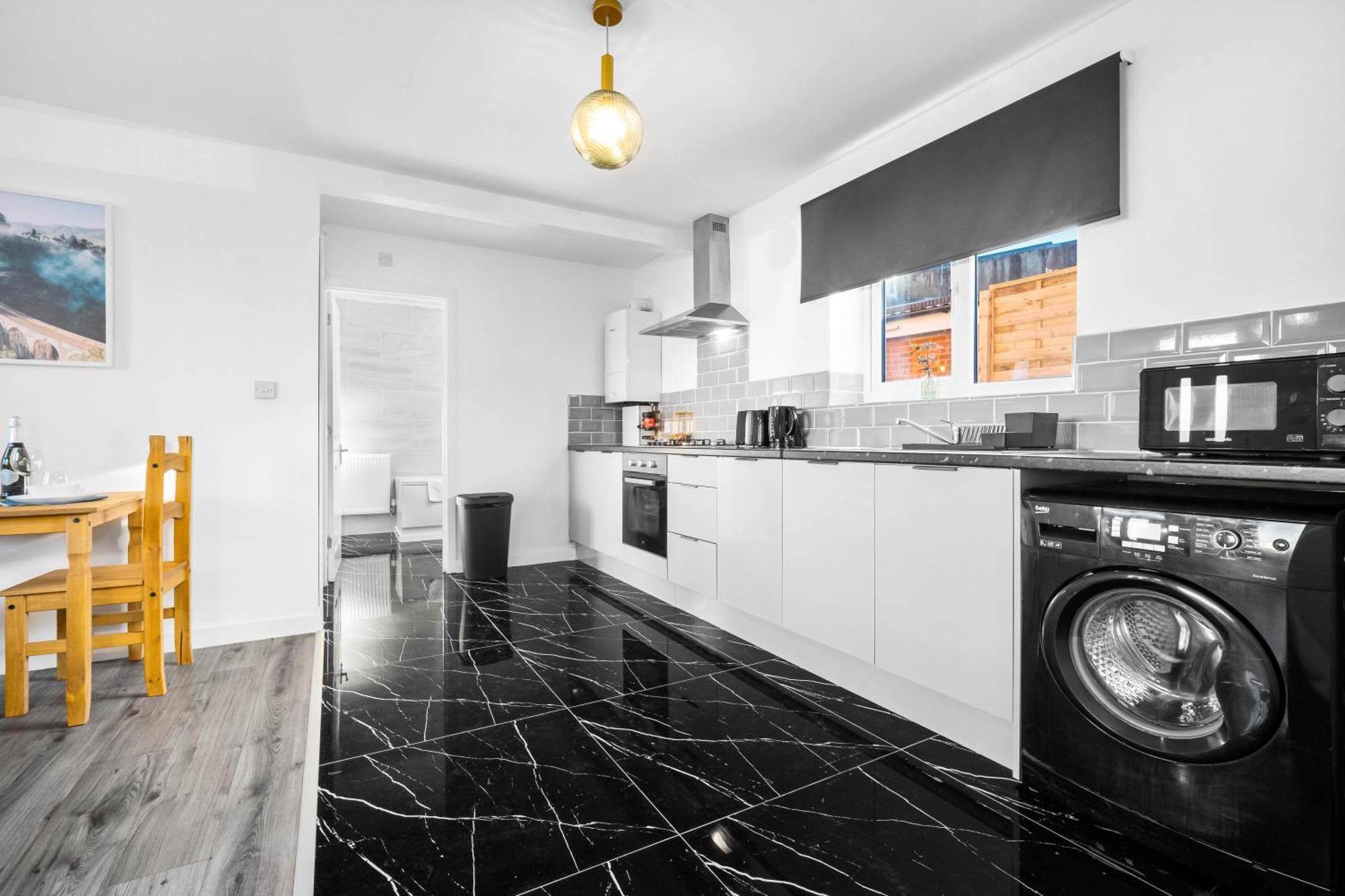 סמת'וויק Modern Apartment - Cradley Heath - Top Rated - Netflix - Wifi - 1Mh מראה חיצוני תמונה