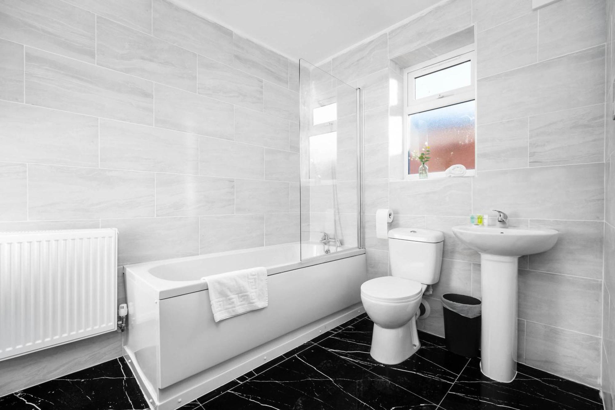 סמת'וויק Modern Apartment - Cradley Heath - Top Rated - Netflix - Wifi - 1Mh מראה חיצוני תמונה